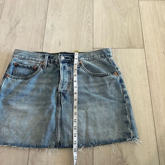 Levi’s icon demin skirt size 30 - Picture 2 of 7